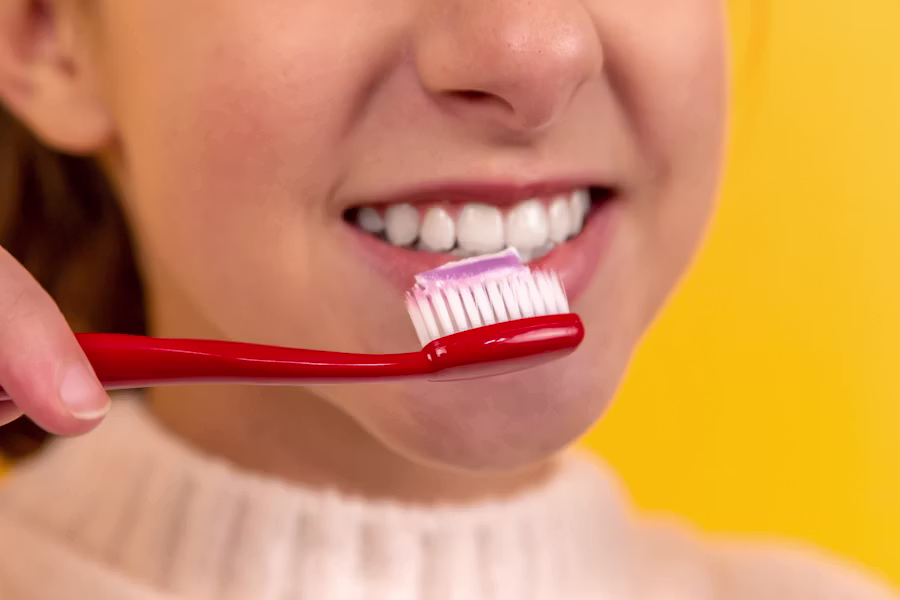 Pulizia professionale dei denti in studio — Carpi Dental Service